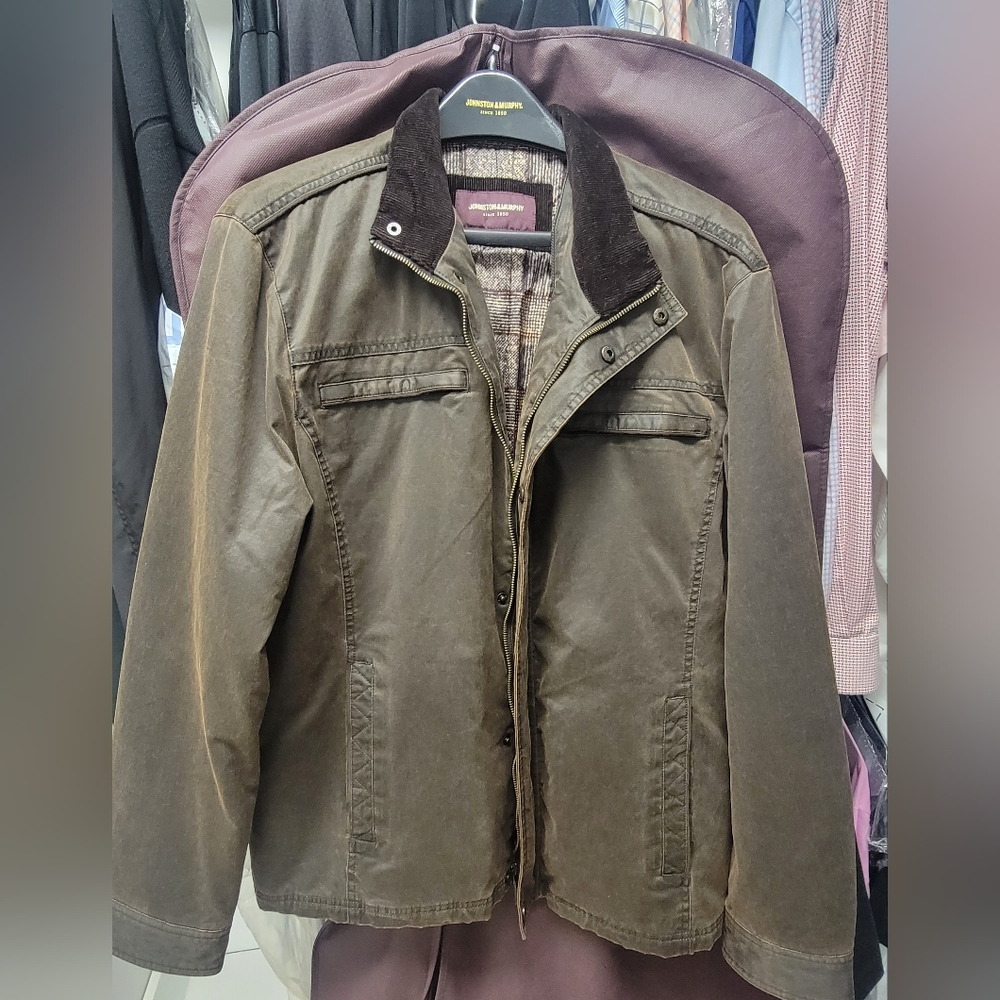 Mens Johnston and Murphy coat. Size large, worn rustic brown color. Worn once.